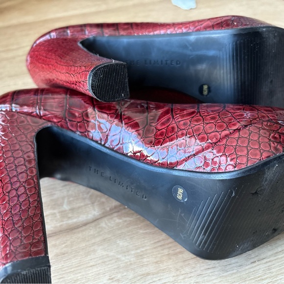 The Limited red patterned pumps - Picture 4 of 4